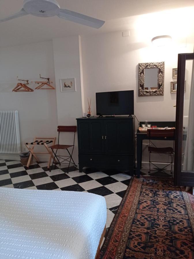 B&B S. Trinità 18 Suites&Rooms Trento Esterno foto